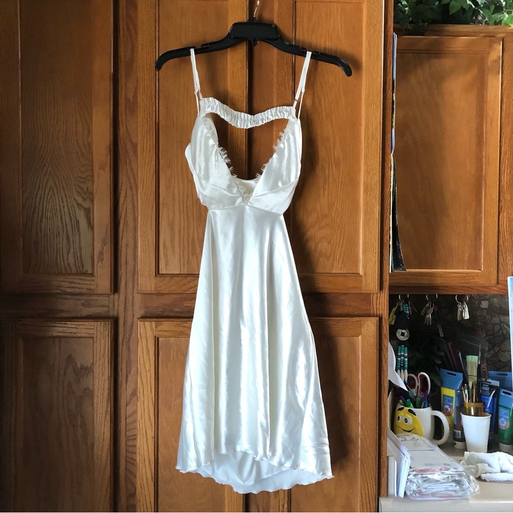 Lucy in The Sky White Satin Spaghetti Strap Cut Out Back Mini Dress - L